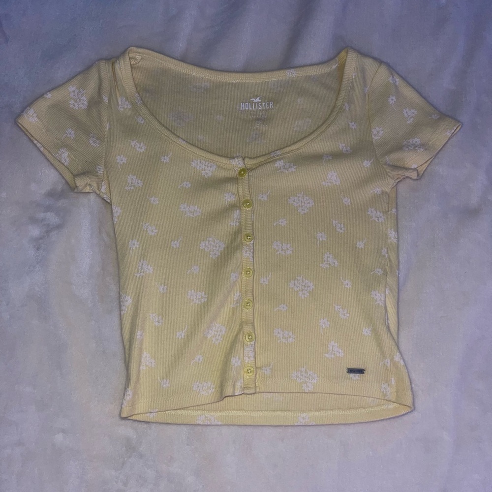 Cute yellow crop top!!